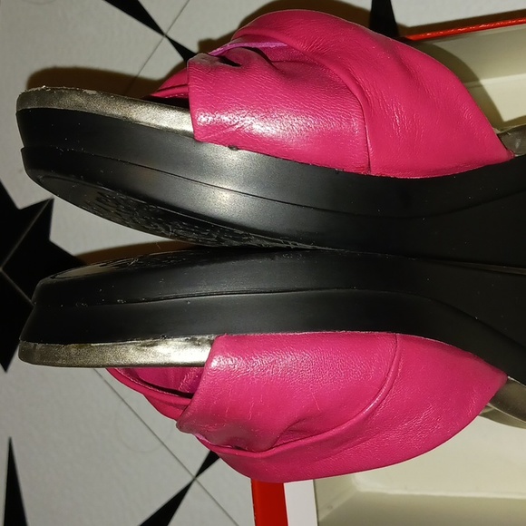 Bandolino Slip-On Wedges Leather - Like New - Picture 10 of 16